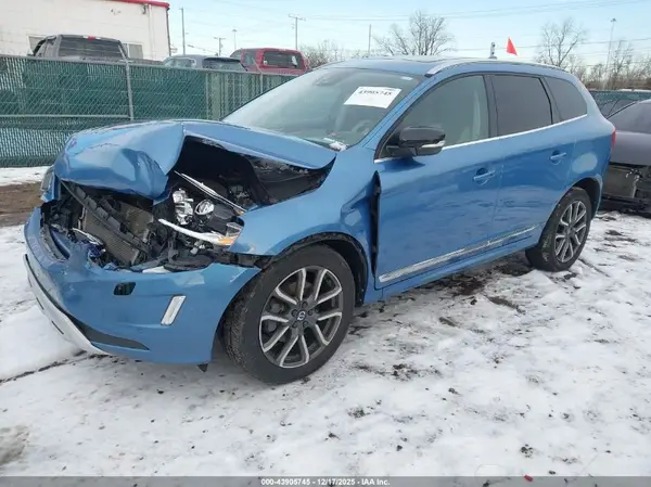 YV449MRR0H2076329 2017 VOLVO XC60 - Image 2
