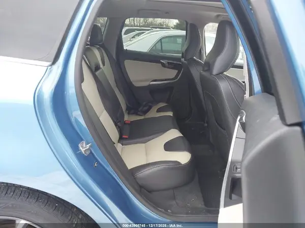 YV449MRR0H2076329 2017 VOLVO XC60 - Image 8