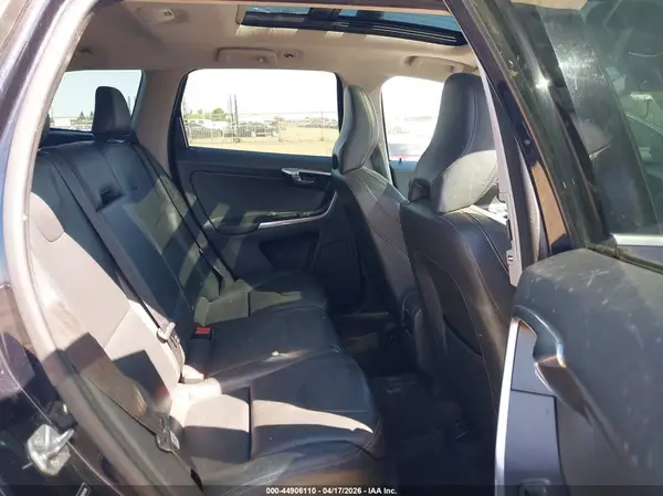 YV449MRR1H2041086 2017 VOLVO XC60 - Image 8