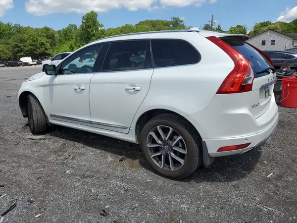 YV449MRR1H2120872 2017 VOLVO XC60 - Image 2