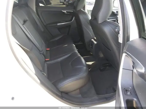 YV449MRR1H2216565 2017 VOLVO XC60 - Image 8