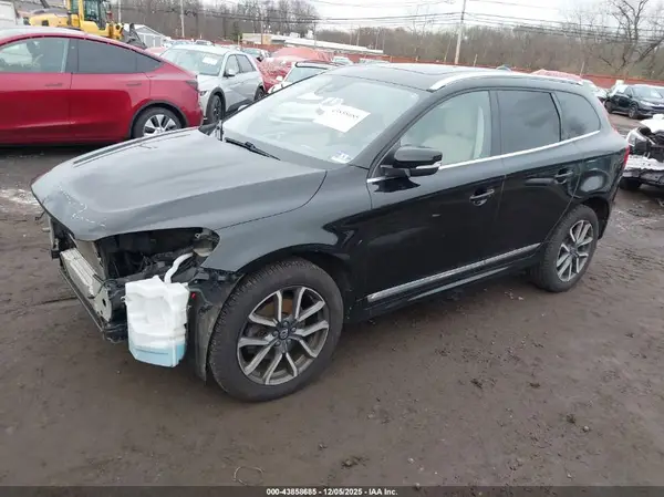 YV449MRR2H2196651 2017 VOLVO XC60 - Image 2