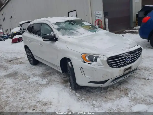 YV449MRR3H2019106 2017 VOLVO XC60 - Image 1