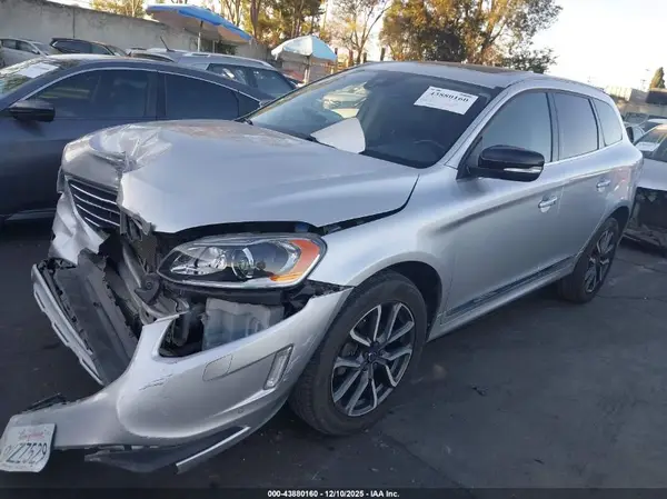 YV449MRR3H2124731 2017 VOLVO XC60 - Image 2