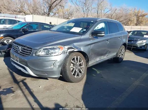 YV449MRR4H2068878 2017 VOLVO XC60 - Image 2
