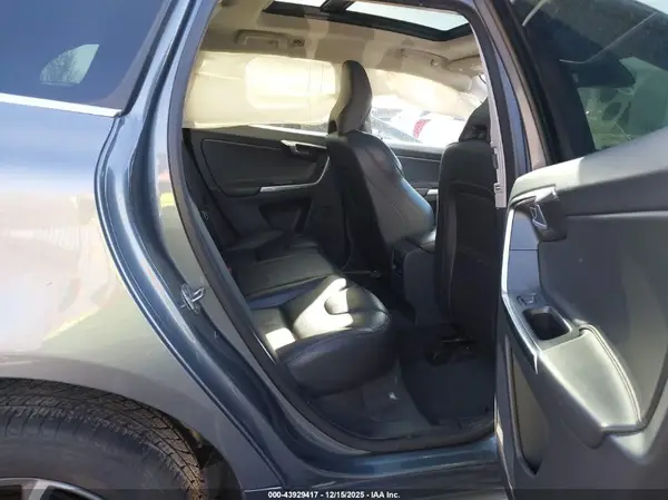 YV449MRR4H2068878 2017 VOLVO XC60 - Image 8