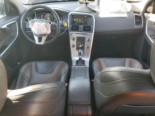 YV449MRR4H2077550 2017 VOLVO XC60 - Image 8