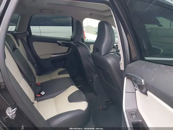 YV449MRR5H2120261 2017 VOLVO XC60 - Image 8