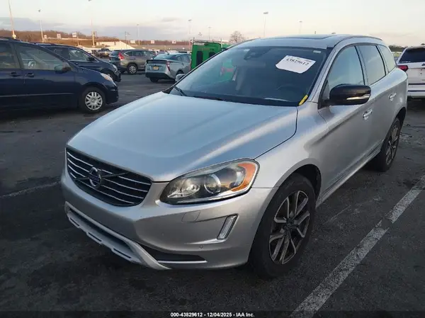 YV449MRR5H2122835 2017 VOLVO XC60 - Image 2
