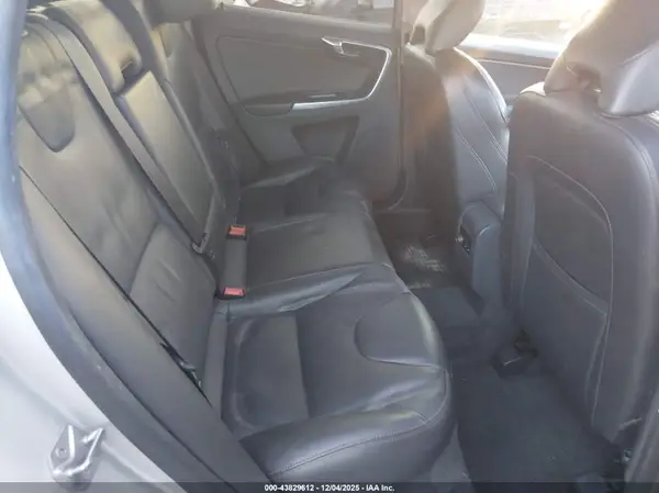YV449MRR5H2122835 2017 VOLVO XC60 - Image 8