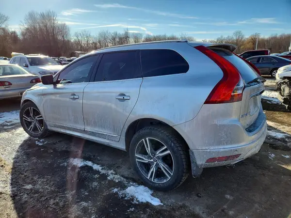 YV449MRR5H2127095 2017 VOLVO XC60 - Image 2