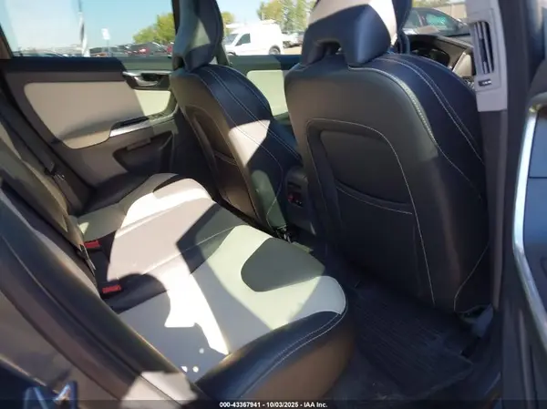 YV449MRR6H2013056 2017 VOLVO XC60 - Image 8