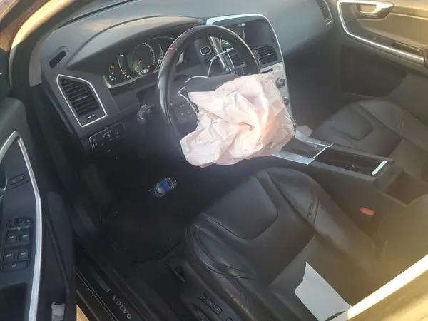 YV449MRR6H2027278 2017 VOLVO XC60 - Image 8