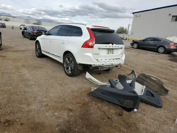 YV449MRR6H2047868 2017 VOLVO XC60 - Image 2