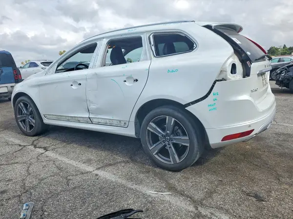 YV449MRR6H2128837 2017 VOLVO XC60 - Image 2