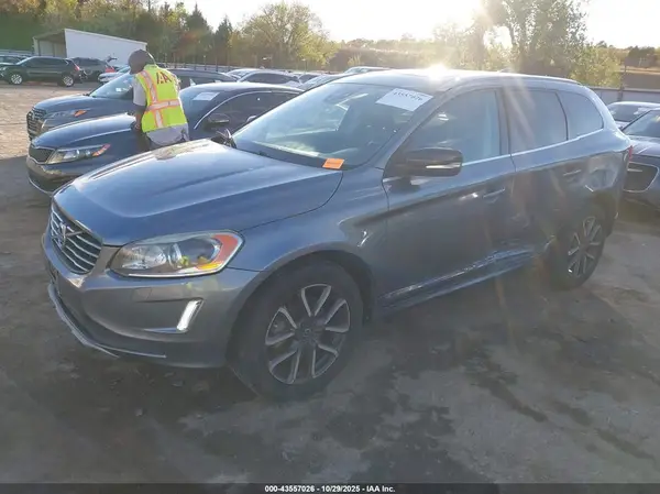 YV449MRR8H2000633 2017 VOLVO XC60 - Image 2