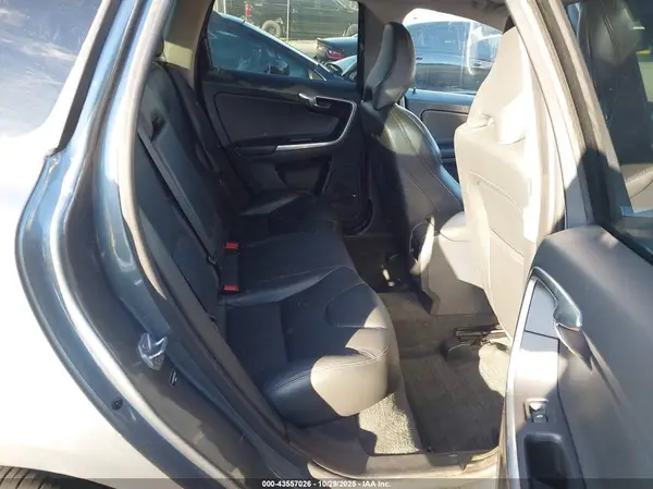 YV449MRR8H2000633 2017 VOLVO XC60 - Image 8