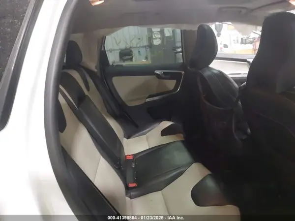 YV449MRR8H2107388 2017 VOLVO XC60 - Image 8