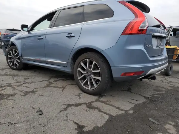 YV449MRR8H2217504 2017 VOLVO XC60 - Image 2