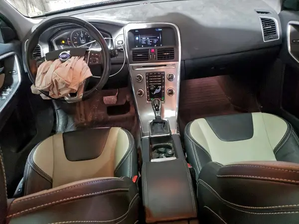 YV449MRRXH2017210 2017 VOLVO XC60 - Image 8