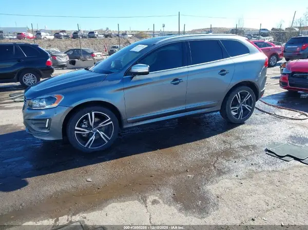 YV449MRS0H2001259 2017 VOLVO XC60 - Image 2