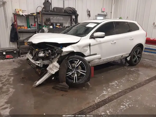 YV449MRS0H2035993 2017 VOLVO XC60 - Image 2