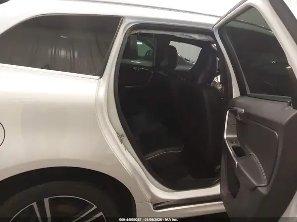 YV449MRS0H2035993 2017 VOLVO XC60 - Image 8