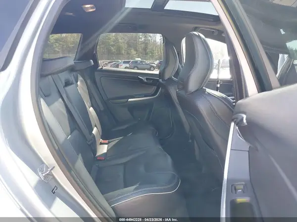 YV449MRS2H2035185 2017 VOLVO XC60 - Image 8
