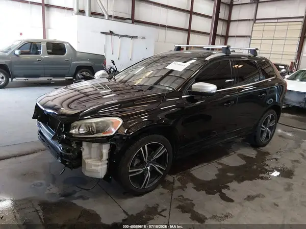 YV449MRS3H2016984 2017 VOLVO XC60 - Image 2
