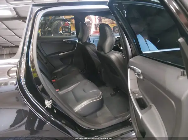 YV449MRS3H2016984 2017 VOLVO XC60 - Image 8