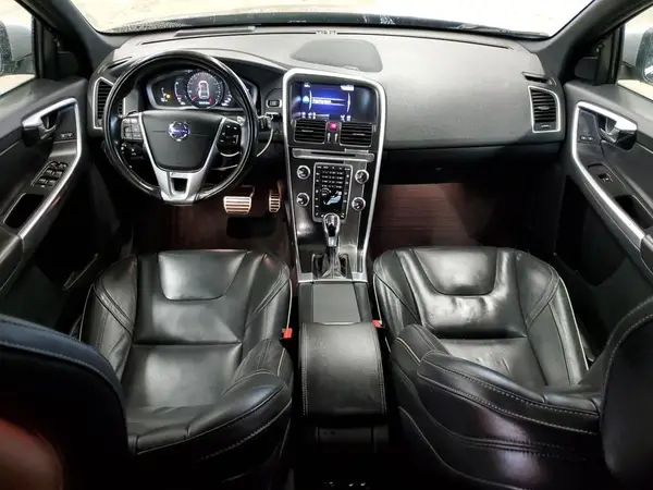 YV449MRS3H2215565 2017 VOLVO XC60 - Image 8