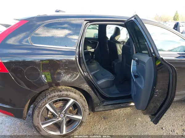 YV449MRS6G2923534 2016 VOLVO XC60 - Image 8