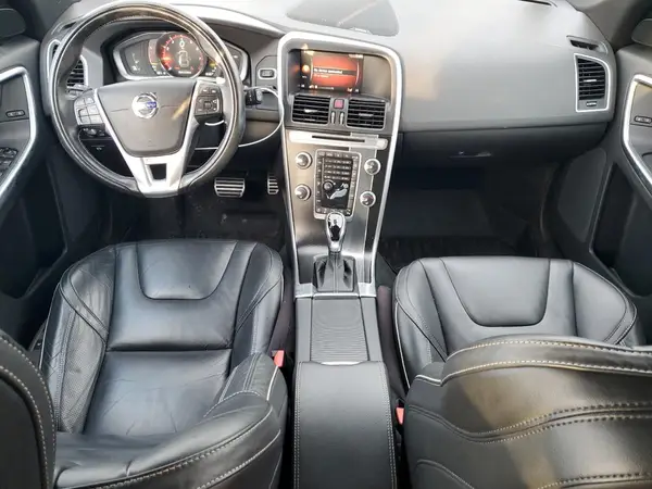 YV449MRS7H2128140 2017 VOLVO XC60 - Image 8