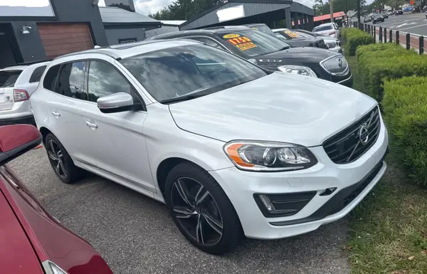 YV449MRS8H2035952 2017 VOLVO XC60 - Image 1