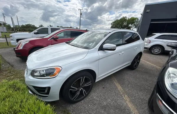 YV449MRS8H2035952 2017 VOLVO XC60 - Image 2