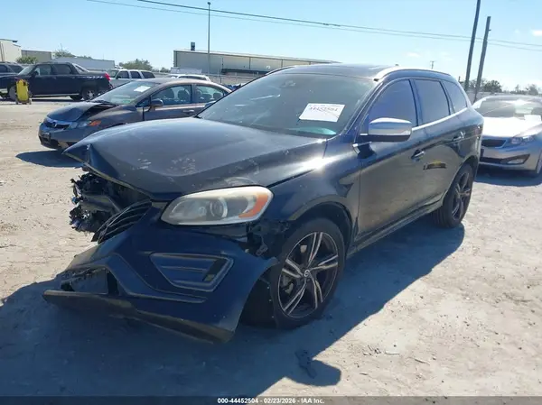 YV449MRS9H2041100 2017 VOLVO XC60 - Image 2
