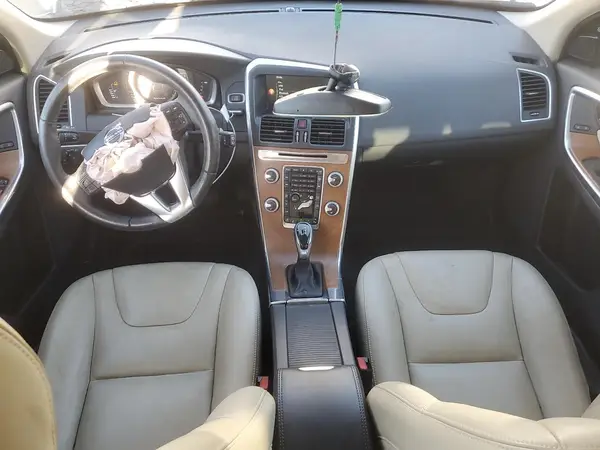 YV449MRU0H2013915 2017 VOLVO XC60 - Image 8