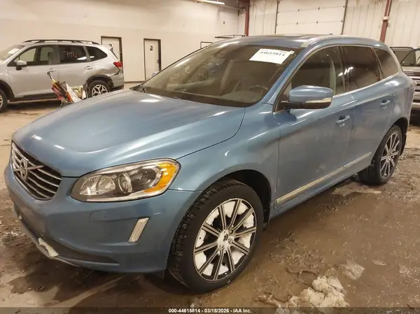 YV449MRU2H2079785 2017 VOLVO XC60 - Image 2