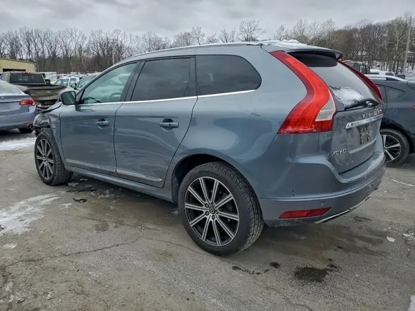 YV449MRU2H2121873 2017 VOLVO XC60 - Image 2