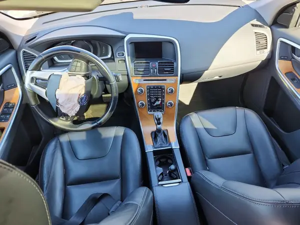 YV449MRU2H2123008 2017 VOLVO XC60 - Image 8