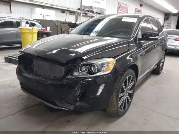 YV449MRU2H2138494 2017 VOLVO XC60 - Image 2