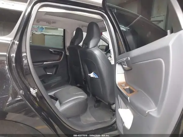 YV449MRU2H2138494 2017 VOLVO XC60 - Image 8