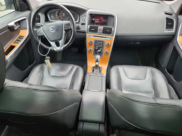 YV449MRU2H2140441 2017 VOLVO XC60 - Image 8