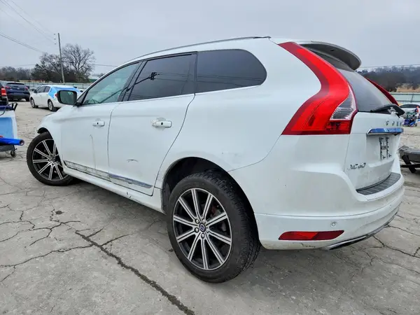 YV449MRU2H2173360 2017 VOLVO XC60 - Image 2
