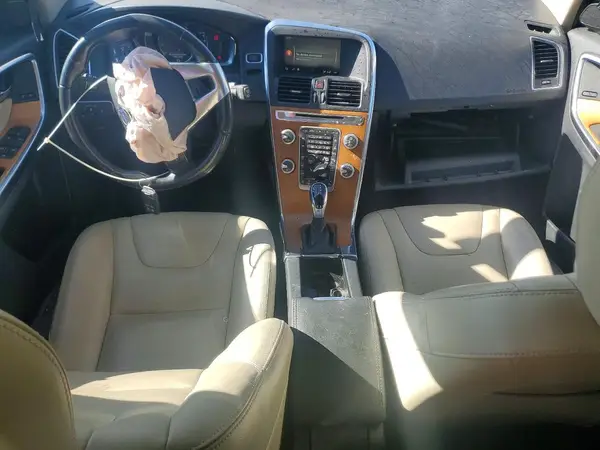 YV449MRU2H2173360 2017 VOLVO XC60 - Image 8