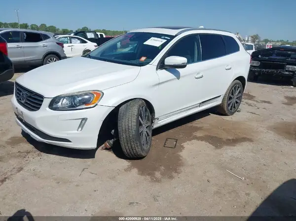 YV449MRU2H2211766 2017 VOLVO XC60 - Image 2