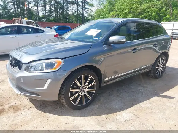 YV449MRU4H2173814 2017 VOLVO XC60 - Image 2