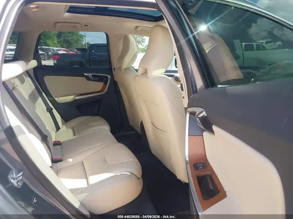 YV449MRU4H2173814 2017 VOLVO XC60 - Image 8