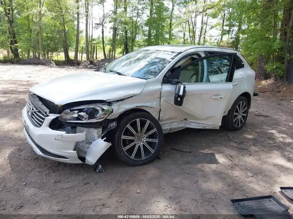 YV449MRU5H2212488 2017 VOLVO XC60 - Image 2