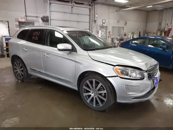 YV449MRU6H2142211 2017 VOLVO XC60 - Image 1